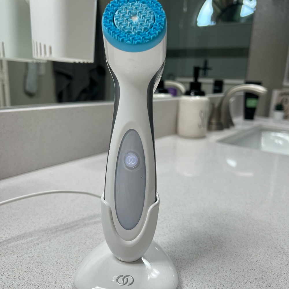 NuSkin Lumispa Facial Cleaning Device